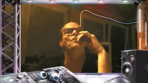 Snapshot of r_2d2_ chatting on November 15, 2025, 10:26 pm dj mike online show from November 15, 2025, 10:26 pm