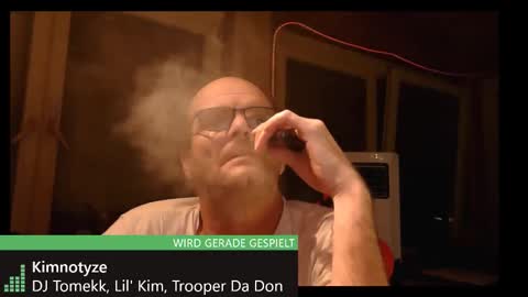 Snapshot of r_2d2_ chatting on November 19, 2025, 11:27 pm dj mike online show from November 19, 2025, 11:27 pm