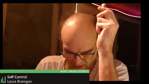 Snapshot of r_2d2_ chatting on November 26, 2025, 11:06 pm dj mike online show from November 26, 2025, 11:06 pm