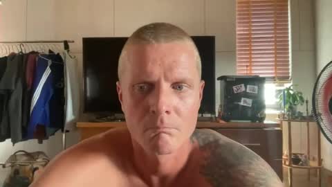 rabbit_eyes69 online show from June 18, 2026, 3:07 am