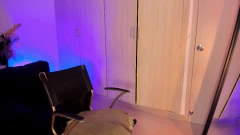 natalia  -  online show from November 20, 2025, 3:18 am