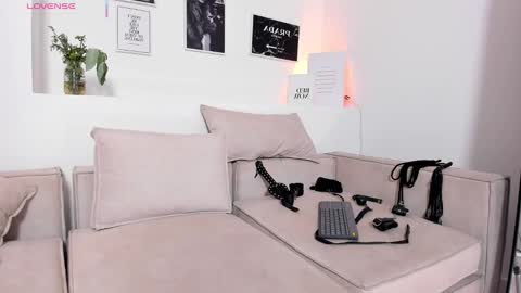 Snapshot of rachel_es chatting on September 12, 2025, 5:29 am RACHEL ES online show from September 12, 2025, 5:29 am