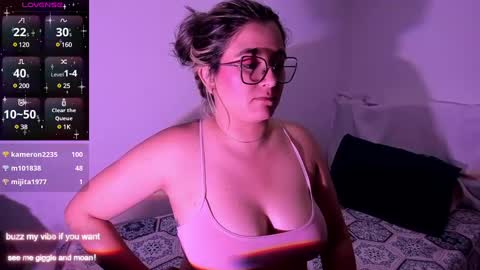 Snapshot of rachel_fo chatting on January 22, 2025, 11:43 pm Rachel Foss online show from January 22, 2025, 11:43 pm
