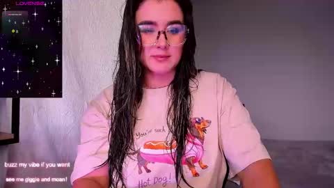 Snapshot of rachel_fo chatting on April 7, 2026, 7:14 pm Rachel Foss online show from April 7, 2026, 7:14 pm