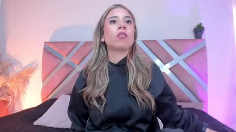 Snapshot of rachell_criss chatting on May 27, 2026, 4:09 am Rachell online show from May 27, 2026, 4:09 am