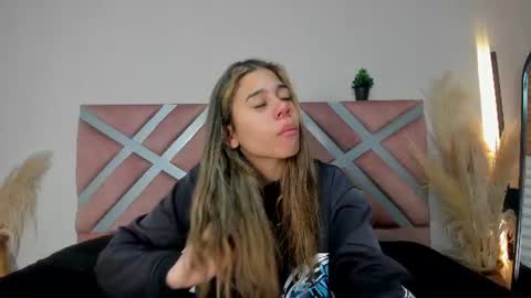 Snapshot of rachell_criss chatting on June 13, 2026, 4:21 am Rachell online show from June 13, 2026, 4:21 am