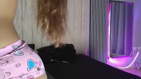 Snapshot of rachell_owen chatting on October 3, 2025, 5:04 am rachell_owen online show from October 3, 2025, 5:04 am