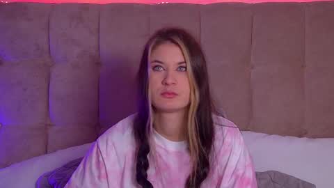 Snapshot of rachellsimpson chatting on February 28, 2025, 5:04 am RachellSimpson online show from February 28, 2025, 5:04 am