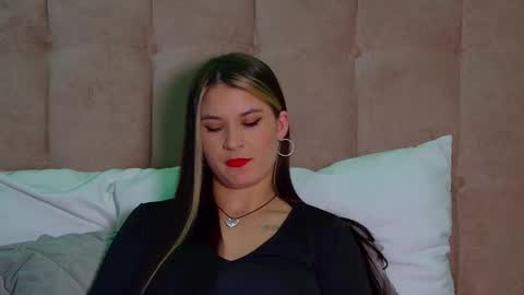 Snapshot of rachellsimpson chatting on March 8, 2025, 10:13 pm RachellSimpson online show from March 8, 2025, 10:13 pm