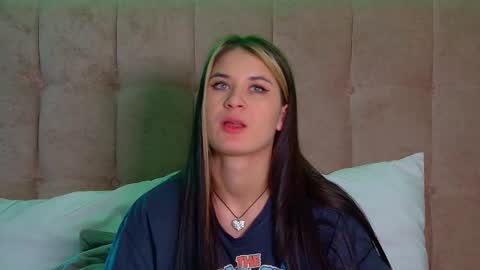 Snapshot of rachellsimpson chatting on March 9, 2025, 1:35 am RachellSimpson online show from March 9, 2025, 1:35 am