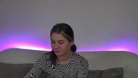 Snapshot of rachellsimpson chatting on March 12, 2025, 6:33 pm RachellSimpson online show from March 12, 2025, 6:33 pm