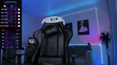 Snapshot of rachelqueen_ chatting on November 13, 2025, 10:36 am Miko Pleasee help me get 100 likes online show from November 13, 2025, 10:36 am