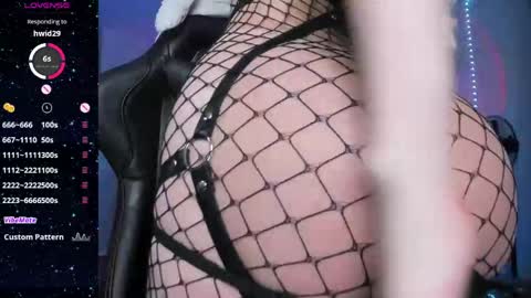Snapshot of rachelqueen_ chatting on May 16, 2026, 10:36 am Miko Pleasee help me get 100 likes online show from May 16, 2026, 10:36 am