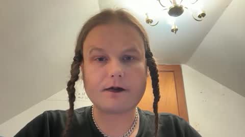 Snapshot of raeganv chatting on February 10, 2026, 11:36 am raeganv online show from February 10, 2026, 11:36 am