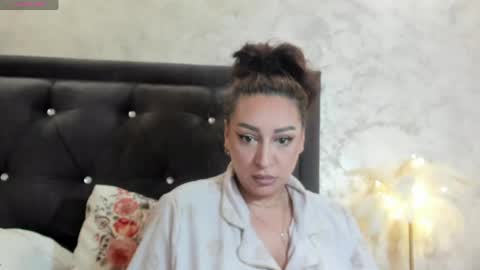 raelledarkstar online show from April 24, 2026, 8:50 am