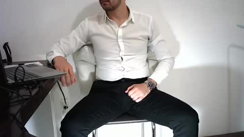 Snapshot of rafaelssk chatting on May 10, 2026, 5:40 pm elenacam online show from May 10, 2026, 5:40 pm
