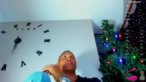 Snapshot of ragnarhot24 chatting on January 1, 2025, 1:04 am Andres H online show from January 1, 2025, 1:04 am