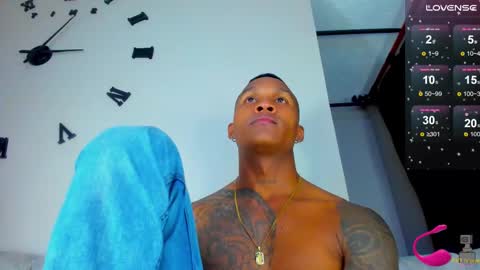 Snapshot of ragnarhot24 chatting on February 28, 2025, 7:58 am Andres H online show from February 28, 2025, 7:58 am