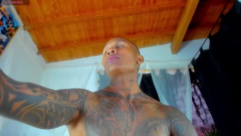 Snapshot of ragnarhot24 chatting on October 29, 2025, 12:18 pm Andres H online show from October 29, 2025, 12:18 pm