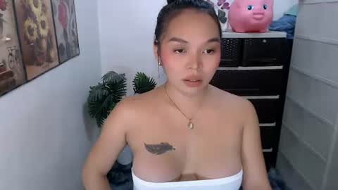 raindrizzle1706 online show from April 25, 2026, 11:57 am