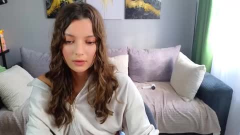 rainevi online show from March 18, 2026, 10:07 am