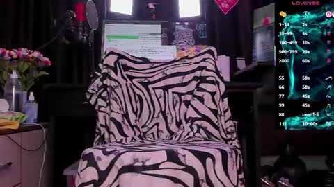 Laura online show from June 25, 2026, 2:22 am