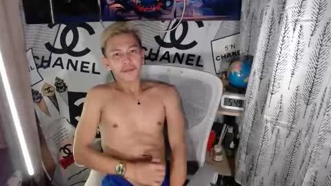 ralfhuge24 online show from April 22, 2026, 9:49 pm