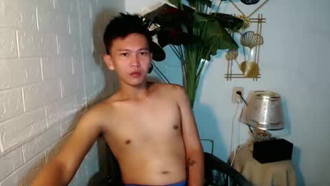 Snapshot of ralfhuge24 chatting on May 19, 2026, 9:04 am ralfhuge24 online show from May 19, 2026, 9:04 am