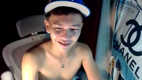 Snapshot of ralfhuge24 chatting on June 15, 2026, 1:35 pm ralfhuge24 online show from June 15, 2026, 1:35 pm