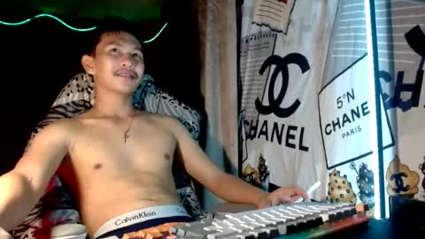 Snapshot of ralfhuge24 chatting on July 16, 2026, 12:11 pm ralfhuge24 online show from July 16, 2026, 12:11 pm