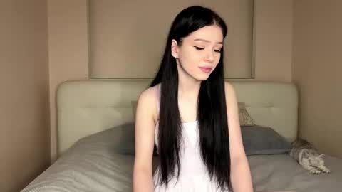 Snapshot of randiburt chatting on September 29, 2025, 11:59 am Luna online show from September 29, 2025, 11:59 am