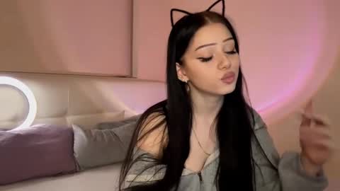 Snapshot of randiburt chatting on October 18, 2025, 3:46 pm Luna online show from October 18, 2025, 3:46 pm