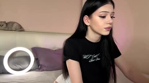 Snapshot of randiburt chatting on October 26, 2025, 3:40 pm Luna online show from October 26, 2025, 3:40 pm