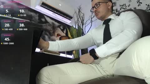 Snapshot of randylukehot chatting on December 13, 2024, 9:09 pm randylukehot online show from December 13, 2024, 9:09 pm