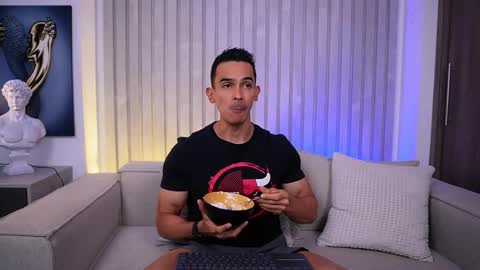 RANDY online show from December 1, 2025, 6:46 pm