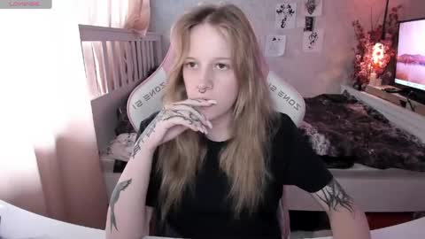 Snapshot of rapunzel_cute chatting on June 1, 2026, 1:13 pm Rapunzel online show from June 1, 2026, 1:13 pm
