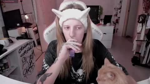 Snapshot of rapunzel_cute chatting on June 12, 2026, 1:21 pm Rapunzel online show from June 12, 2026, 1:21 pm