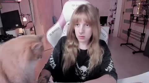 Snapshot of rapunzel_cute chatting on June 13, 2026, 5:22 pm Rapunzel online show from June 13, 2026, 5:22 pm