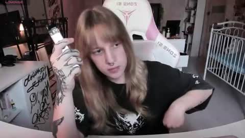 Snapshot of rapunzel_cute chatting on June 15, 2026, 1:13 pm Rapunzel online show from June 15, 2026, 1:13 pm