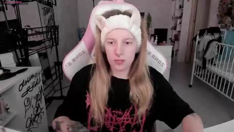 Snapshot of rapunzel_cute chatting on June 16, 2026, 1:14 pm Rapunzel online show from June 16, 2026, 1:14 pm