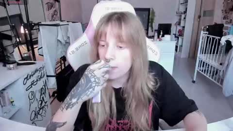 Snapshot of rapunzel_cute chatting on June 18, 2026, 1:15 pm Rapunzel online show from June 18, 2026, 1:15 pm