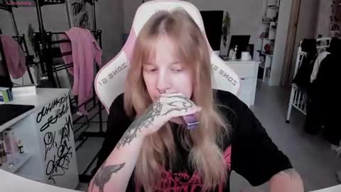 Snapshot of rapunzel_cute chatting on June 26, 2026, 1:15 pm Rapunzel online show from June 26, 2026, 1:15 pm