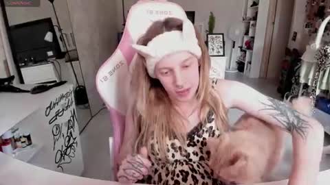 Snapshot of rapunzel_cute chatting on July 10, 2026, 1:25 pm Rapunzel online show from July 10, 2026, 1:25 pm