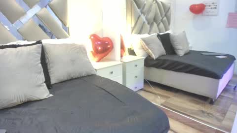 Raquel Moore  online show from February 20, 2026, 12:16 pm