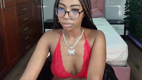 Raquel online show from September 18, 2025, 8:00 pm
