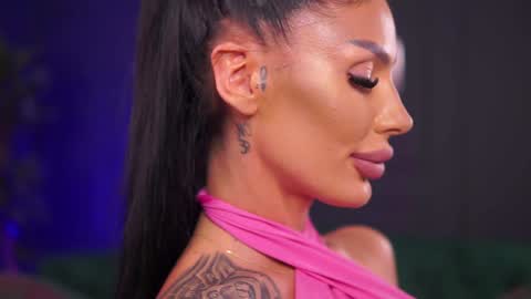 Raquelle online show from January 8, 2025, 9:55 pm