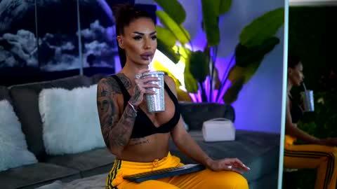 Raquelle online show from October 11, 2025, 9:30 am