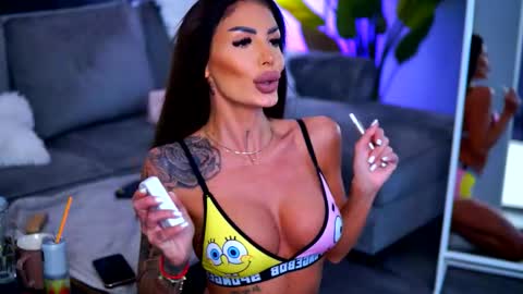 Raquelle online show from October 30, 2025, 9:55 am