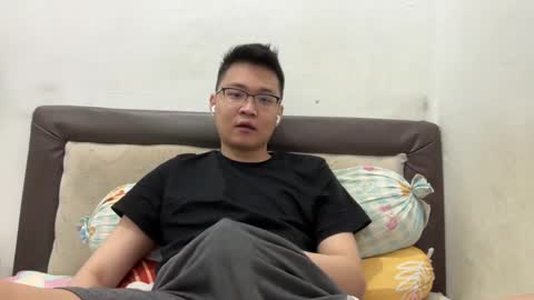 Snapshot of ratedepic17 chatting on December 8, 2024, 6:17 pm randomnaut online show from December 8, 2024, 6:17 pm