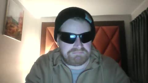 Snapshot of rathernotbeknown chatting on December 18, 2025, 12:44 pm rathernotbeknown online show from December 18, 2025, 12:44 pm